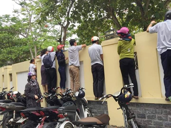 "Bố mẹ càng quan tâm thì chỉ càng thấy gánh nặng, thi tốt không sao nhưng thi không tốt thì chỉ nhìn bố mẹ là thấy xót xa, buồn" - Bạn G.H chia sẻ.