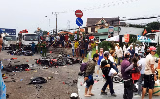 Hiện trường thảm khốc của vụ tai nạn.