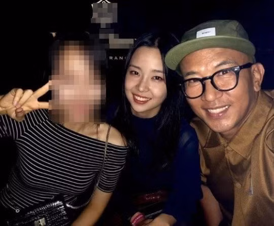 Kim Se Yeon chụp ảnh cùng bố