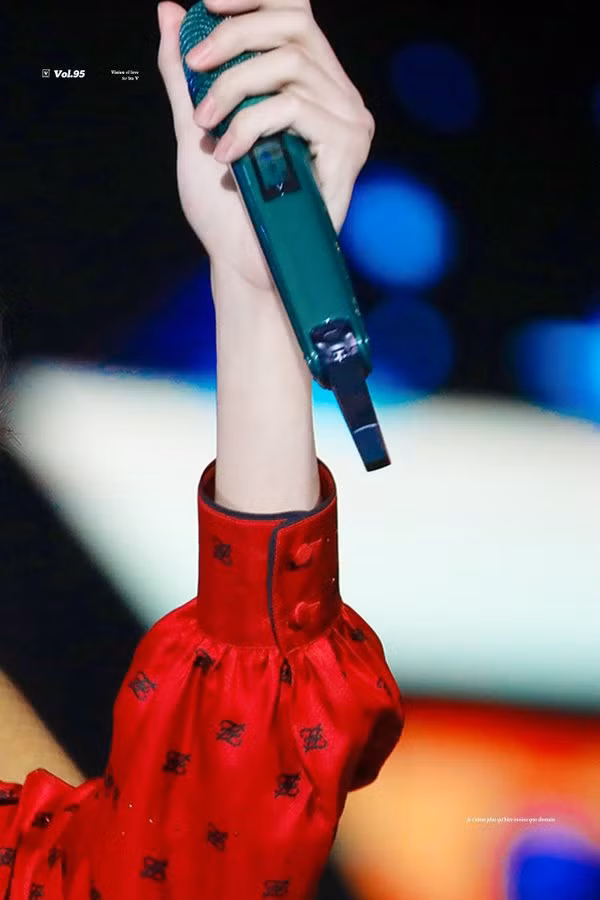 Hẳn cô nàng nao cũng ao ước mình có đôi tay mịn màng, các ngón tay thon dài như búp măng thế này.