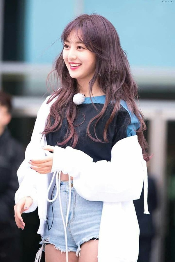 Mở cửa lớp học Mật Ngữ của TWICE xem nhóm có gì giấu trong cung Hoàng Đạo ảnh 1