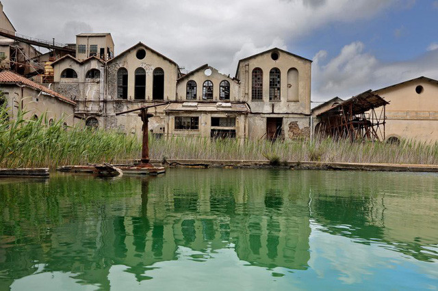 Kể từ khi khu mỏ Montevecchio bị đóng cửa vào năm 1991, nhiều thợ mỏ đã rời bỏ khỏi đây, mang theo gia đình đi nơi khác sinh sống.