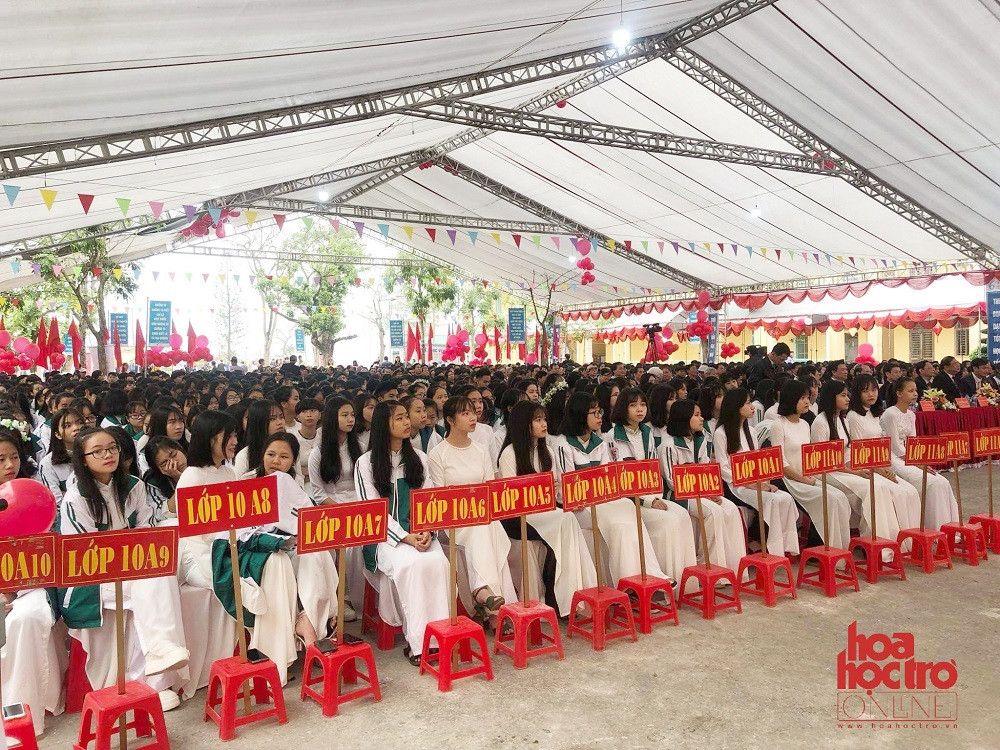 Toàn cảnh buổi lễ kỷ niệm 60 năm của teen trường THPT Lý Tự Trọng. Ảnh: Tuấn Linh