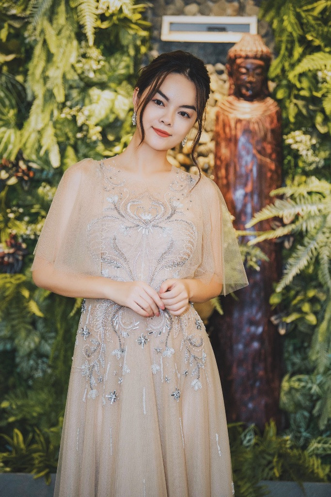 Vẻ đẹp rạng ngời của Phạm Quỳnh Anh khiến fan tự hỏi: Chị 