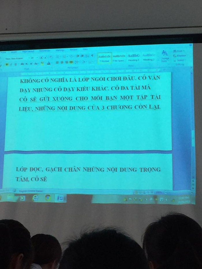 Những hình ảnh tiết lộ lý do nữ giảng viên im lặng suốt tiết dạy của mình.