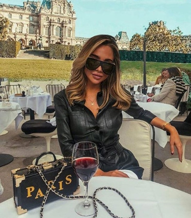 Một bức ảnh khác của Johanna bị cộng đồng mạng khẳng định là ghép nền, và còn thay đổi một chút ở nền ảnh nữa.