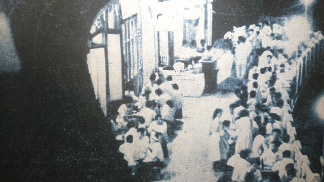 Hình ảnh nhà hàng Thuỷ Tạ ven hồ Hoàn Kiếm rất đông thực khách.