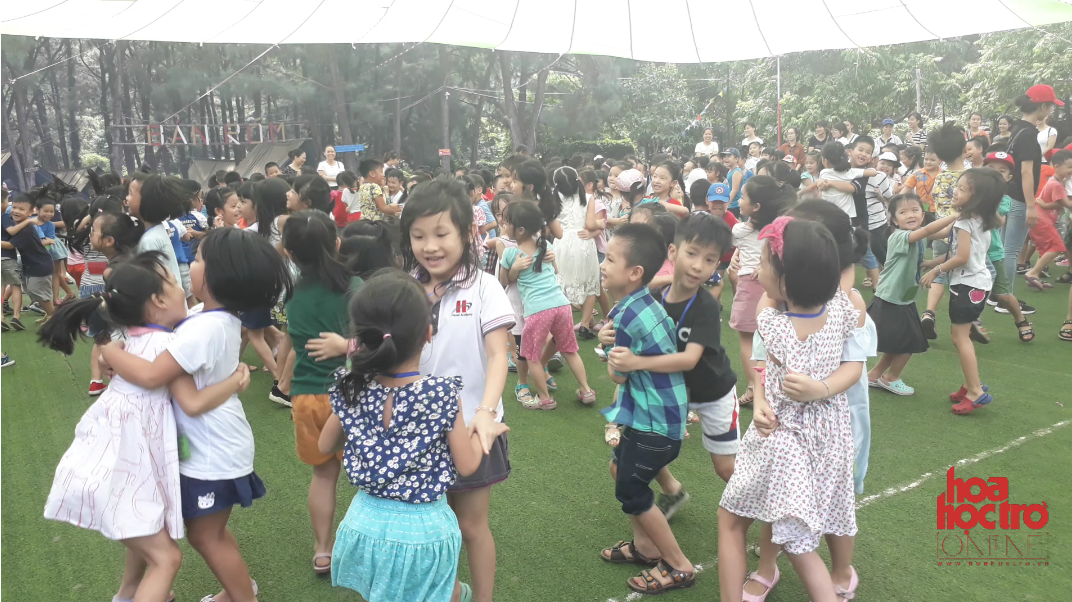 Khởi động một chút cùng âm nhạc trước khi bước vào những trò chơi vô cùng hấp dẫn nào!