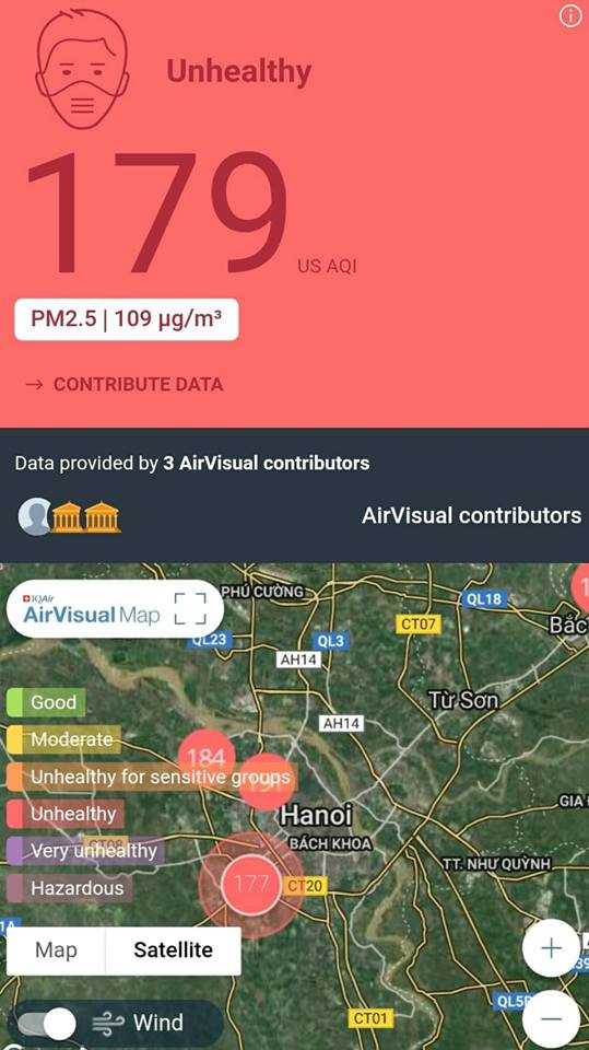Nhiều người lo ngại khi phải ra đường trong tình trạng ô nhiễm không khí đáng báo động. (Ảnh: Bùi Lan Anh)