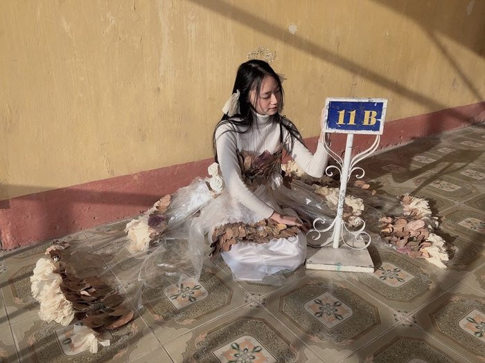 Tuy vậy, nhan sắc của cô bạn “model” cũng khiến cư dân mạng không khỏi “say nắng”.