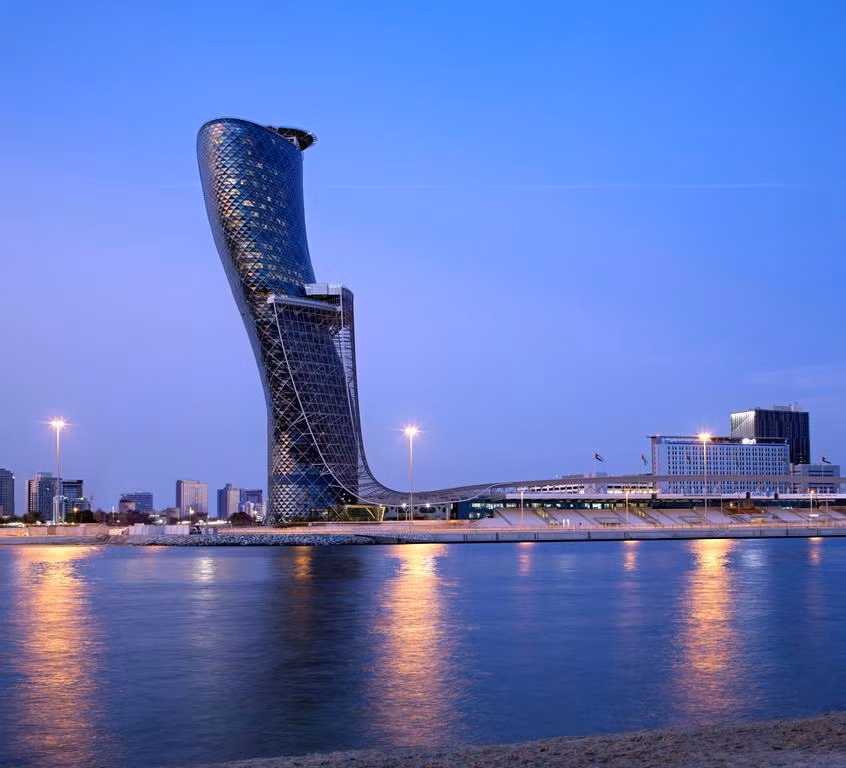 Tòa tháp Capital Gate tại Abu Dhabi