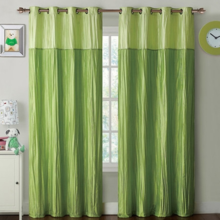 Rèm cửa xanh lá cây thì đẹp, nhưng lại thu hút nhện đấy.