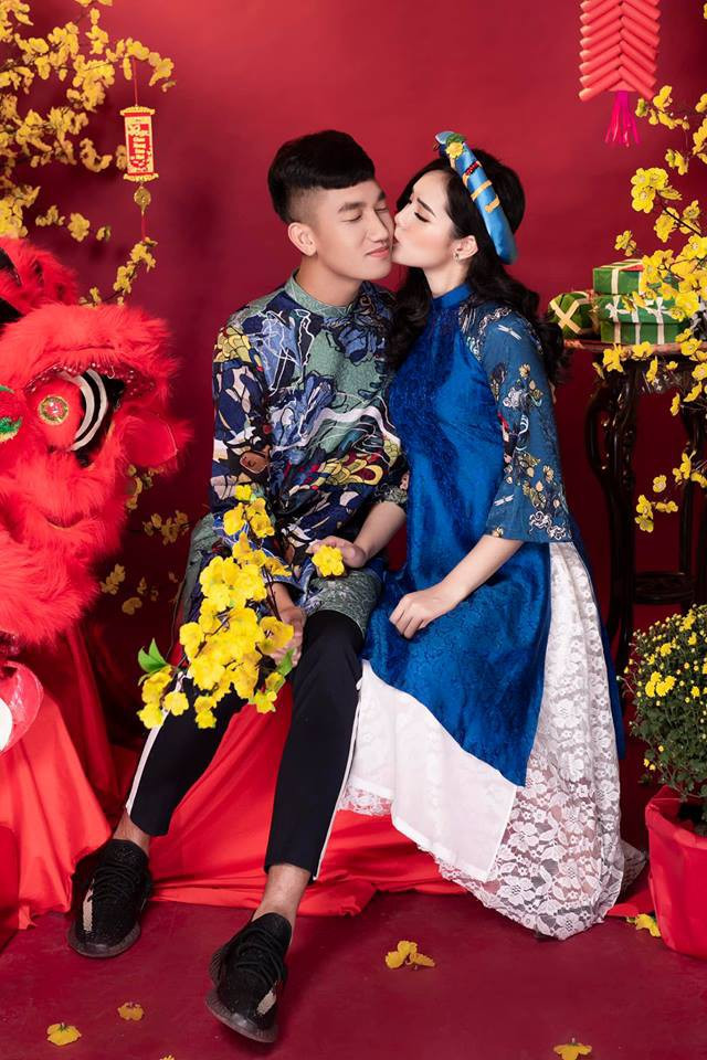 Huyền Trang không ngần ngại thể hiện những cử chỉ tình cảm với bạn trai.