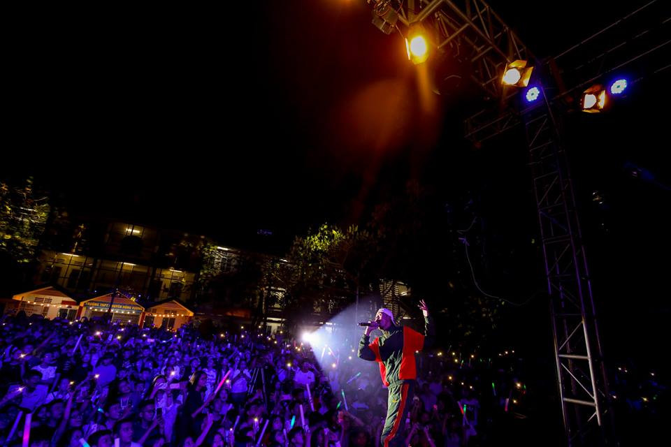 Và em chẳng cần gì nhiều ngoài Đen