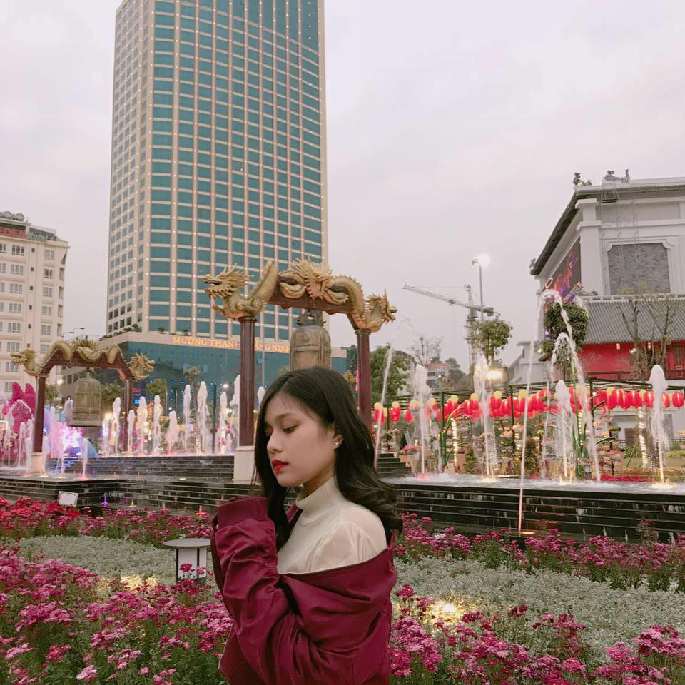 Vẻ đẹp trong trẻo và ấm áp của cô giáo Huyền My quả thật không thua kém bất kì hotgirl nào. (Ảnh: FBNV)