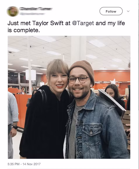 Taylor đã rất thân thiện chụp ảnh và kí tặng cho các fan của mình ngay tại Target.