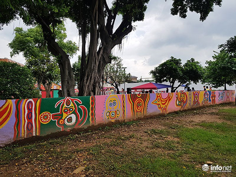 Từ bờ rào quanh làng...