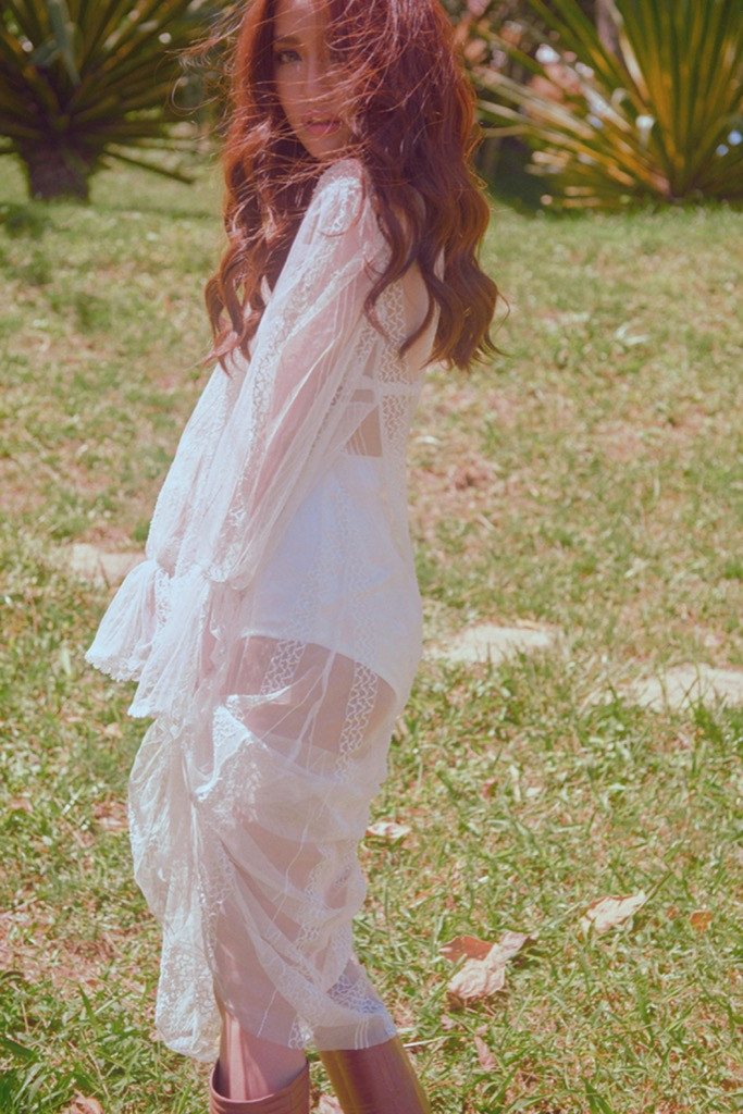 Sau khi bỏ "Bùa yêu", Bích Phương quyết thiêu đốt mắt fan với hình ảnh "Drama Queen" ảnh 1