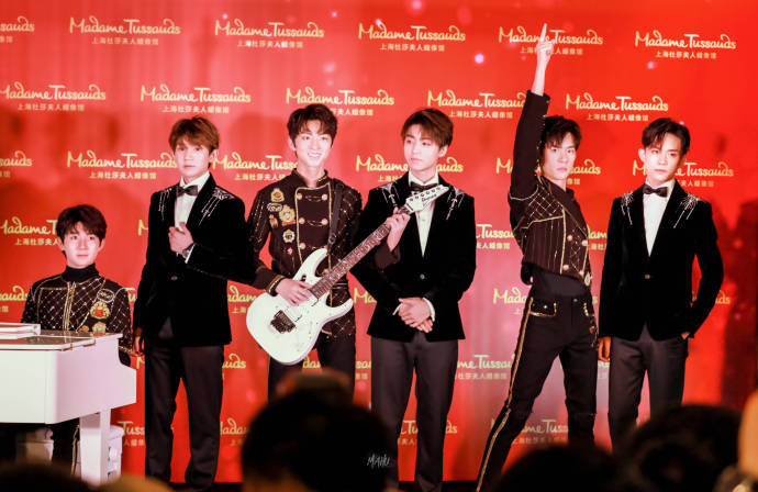 TFBOYS tại lễ ra mắt tượng sáp.