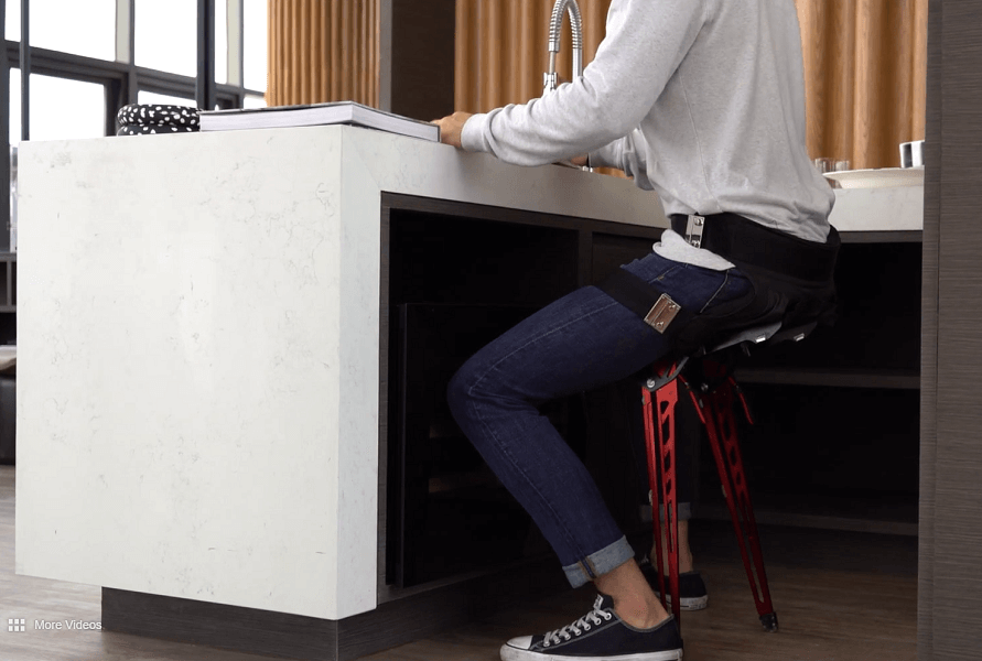 Một chiếc ghế “dính” thẳng vào chân, một chiếc ghế luôn bên bạn dù bất cứ đâu. Bạn có tin được không, trên thế giới đã xuất hiện một chiếc ghế như thế đấy!