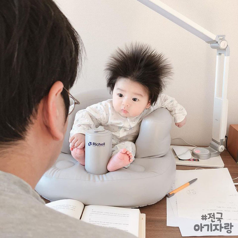 Cậu bé Hàn Quốc "đốn tim" dân mạng vì mái tóc chôm chôm quá đáng yêu ảnh 13