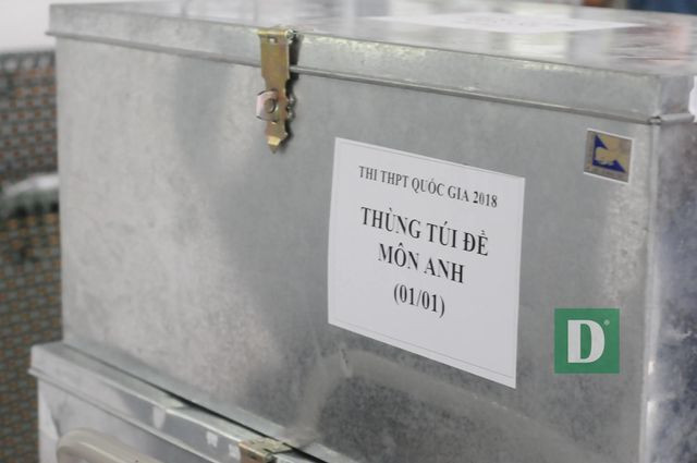 Cận cảnh thùng túi đề thi của kì thi năm ngoái.