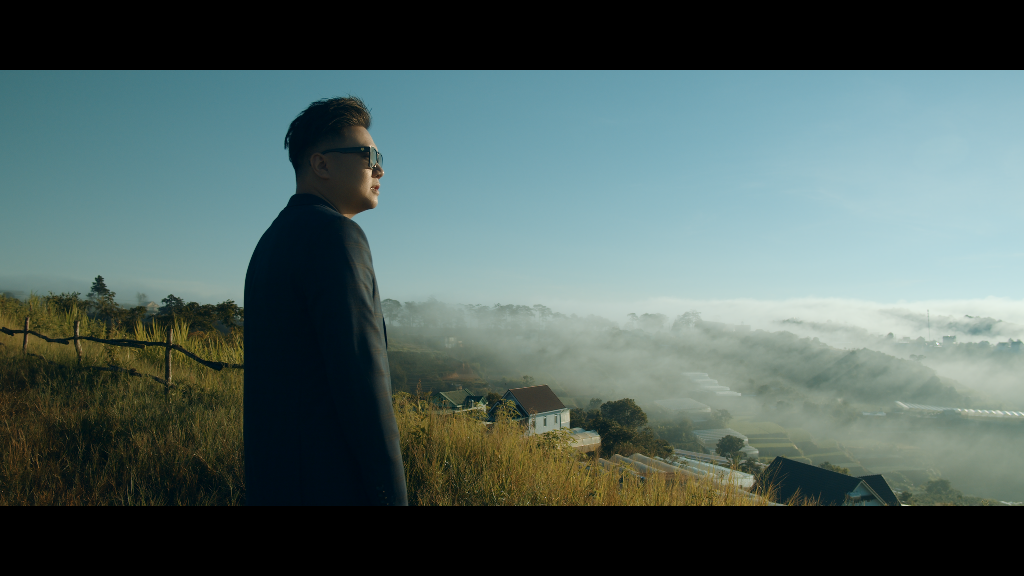 Hậu sáng tác loạt hit, Vương Anh Tú chính thức trở lại với MV ballad lụi tim mới ảnh 2