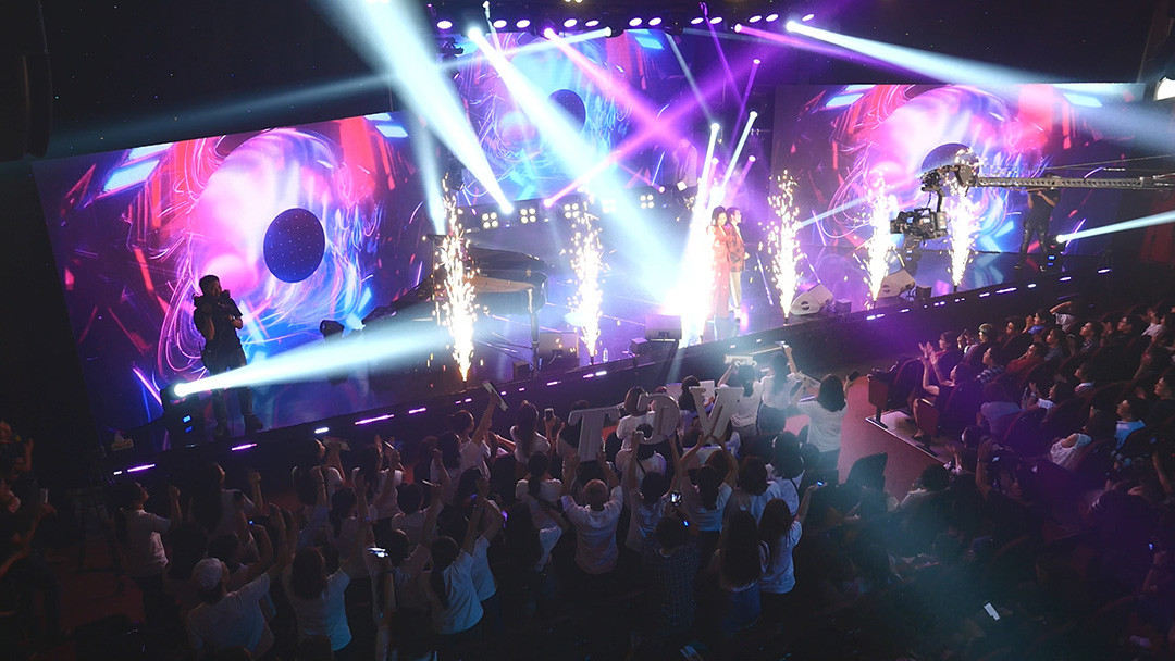 Sau liveshow này, Làn Sóng Xanh sẽ có đêm gala trao giải, dự kiến diễn ra vào tối ngày 11/01/2019 tại Nhà hát Hòa Bình. Khán giả ở xa có thể xem trên kênh SCTV2, kênh VTC9 và trang vivo.vn.