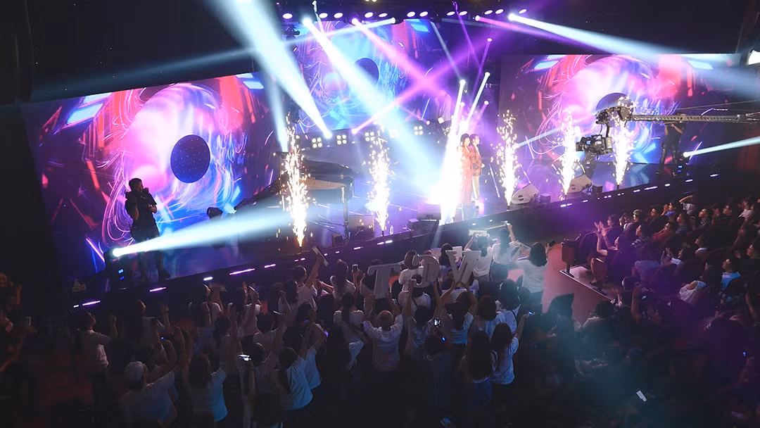Sau liveshow này, Làn Sóng Xanh sẽ có đêm gala trao giải, dự kiến diễn ra vào tối ngày 11/01/2019 tại Nhà hát Hòa Bình. Khán giả ở xa có thể xem trên kênh SCTV2, kênh VTC9 và trang vivo.vn.