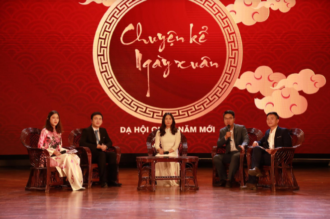 Thầy trò trường ĐH Kinh tế Quốc dân Trò chuyện, tổng kết các sự kiện đáng nhớ trong năm.