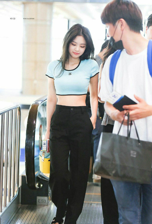 Bên cạnh những item thoải mái như crop top, quần ống rộng,...