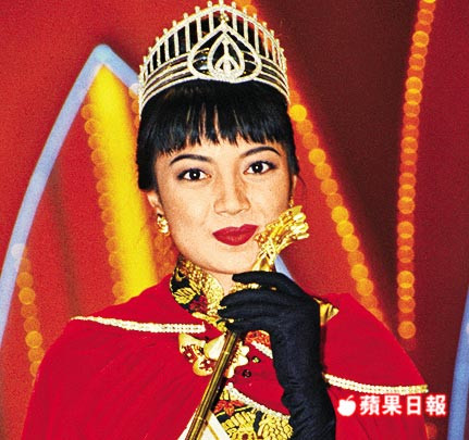 Hình ảnh đăng quang Hoa hậu năm 1995 của Dương Uyển Nhi.