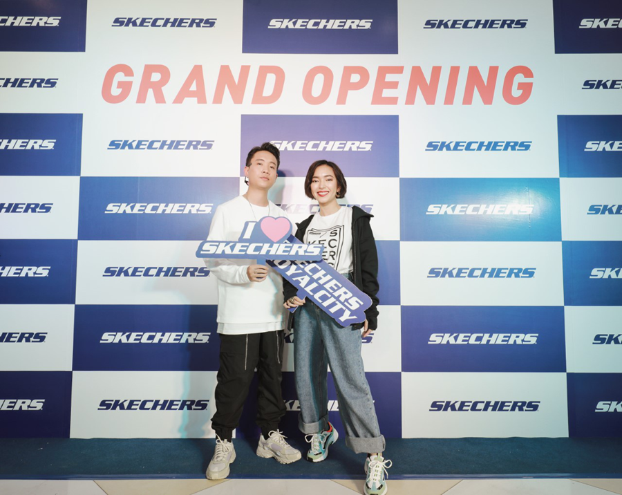 Châu Bùi và JustaTee tại sự kiện khai trương cửa hàng Skechers.