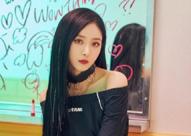 SinB (G-Friend) nhuộm lại tóc đen truyền thống khi quảng bá Wow thingnhưng không quên 