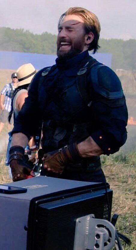 Anh sẽ rất đẹp trai cho tới khi anh cười.