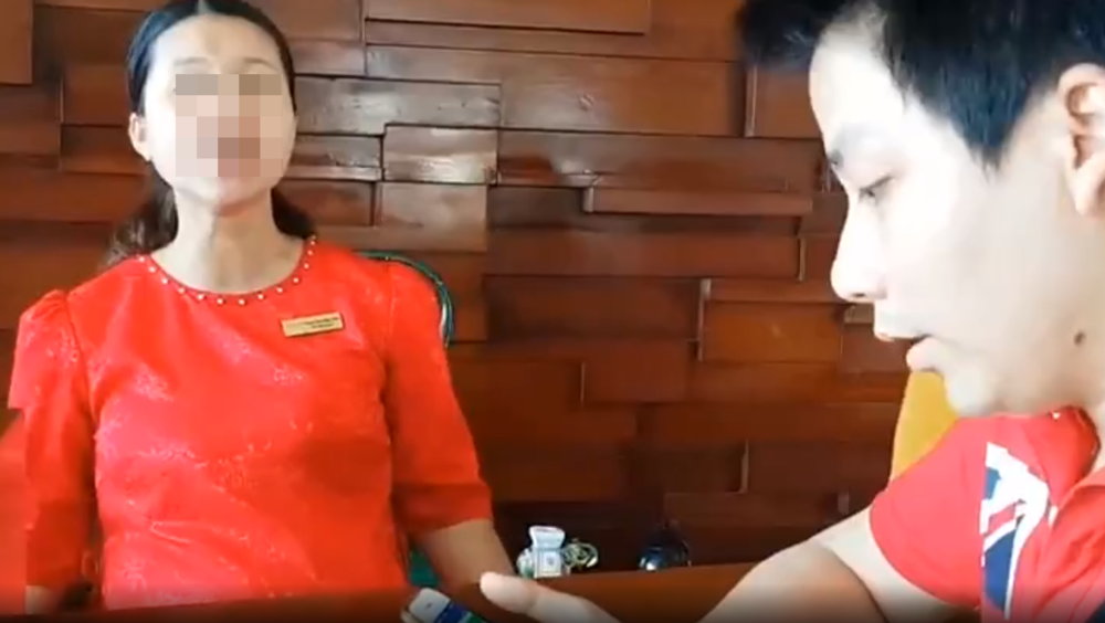 Tuy nhiên nhân viên khách sạn lại dẫn anh tới phòng chỉ có giá khoảng 1,5 triệu đồng.