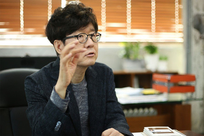 Giáo sư Joo Chul Hwan, người đang bị cộng đồng mạng chỉ trích mạnh mẽ. (Ảnh chụp màn hình Koreaboo)