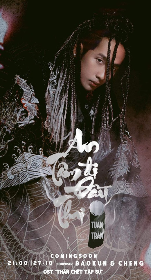 Trong ảnh, diễn viên gây bất ngờ với tạo hình cổ trang khi diện Long Bào đen, tóc dài thắt bính cùng thần thái toát lên vẻ lạnh lùng.