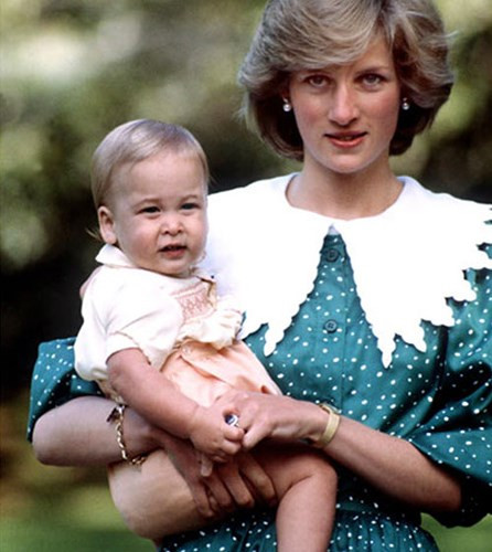 Hoàng tử William là người xếp thứ 2 trong danh sách thứ tự kế vị, cho ngai vàng của 16 quốc gia độc lập Khối Thịnh vượng chung.