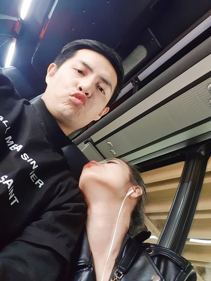 Bỏ qua chuyện những chú chó, cặp đôi Đông Nhi - Ông Cao Thắng vẫn liên tục làm "sâu răng" khán giả bằng những hình ảnh ngọt ngào thế này đây.