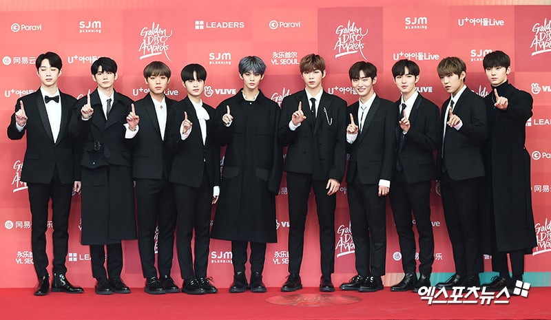 Wanna One tham dự GDA hôm nay chỉ với 10 thành viên. Ha Sungwoon vắng mặt vì anh chàng phải tham dự kỳ thi ở trường Đại học nên không đi được, khiến các Wannable khá tiếc nuối.