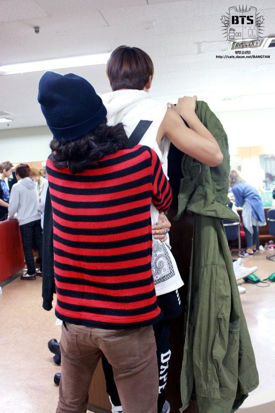 Nên phải nhờ một anh stylist hỗ trợ.