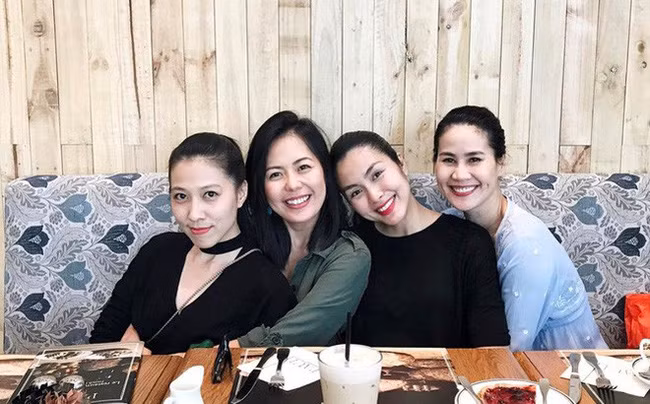 Nếu hội bạn thân của Kỳ Duyên chọn các món đồ xa xỉ để khiến công chúng choáng ngợp thì hội bạn của ngọc nữ Tăng Thanh Hà lại khiến người khác phải ngưỡng mộ bởi tình cảm chân thành mà họ dành cho nhau.