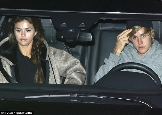 Thứ Tư vửa qua, cả hai còn bị bắt gặp đi cùng nhau đến nhà thờ.