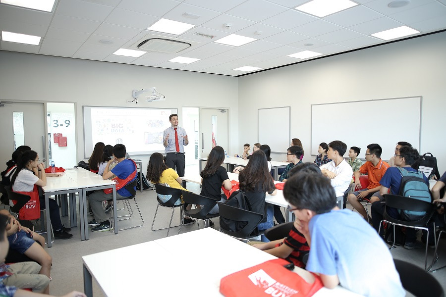 Các bài học được thu lại để sinh viên làm tư liệu học tập.