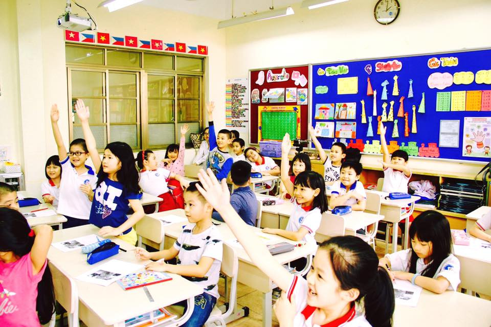 Và... giáo viên học sinh cấp 1. Điểm chung là tất cả tiết học đều hấp dẫn với học sinh