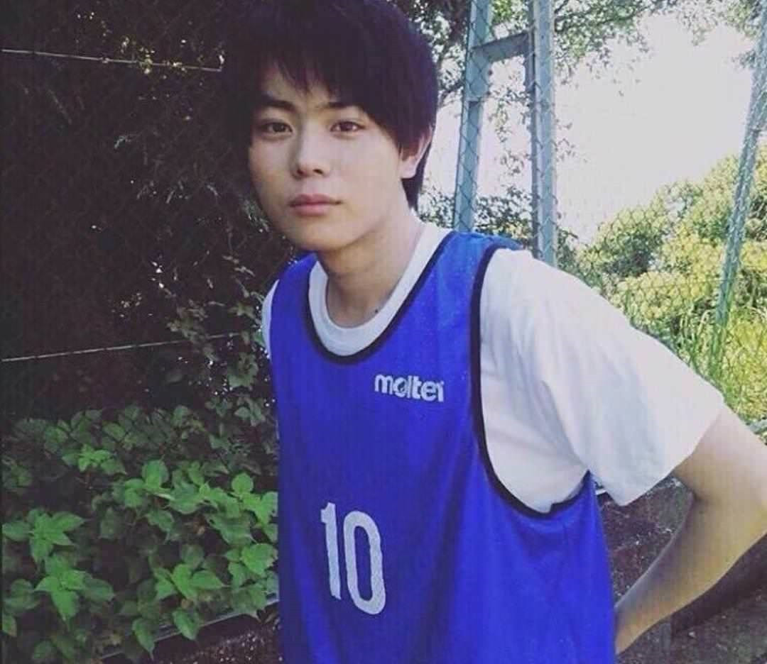 Suda Masaki thưở thiếu niên đã rất ra dáng hotboy rồi. Anh chàng từng được khán giả Nhật bầu chọn đứng số 1 trong danh sách 10 mỹ nam đạt cấp 