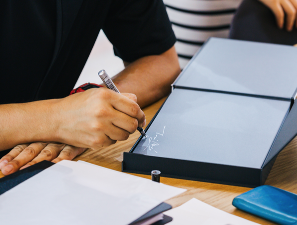 Tác giả đã có rất nhiều kỳ vọng khi chuẩn bị ký tặng sách.