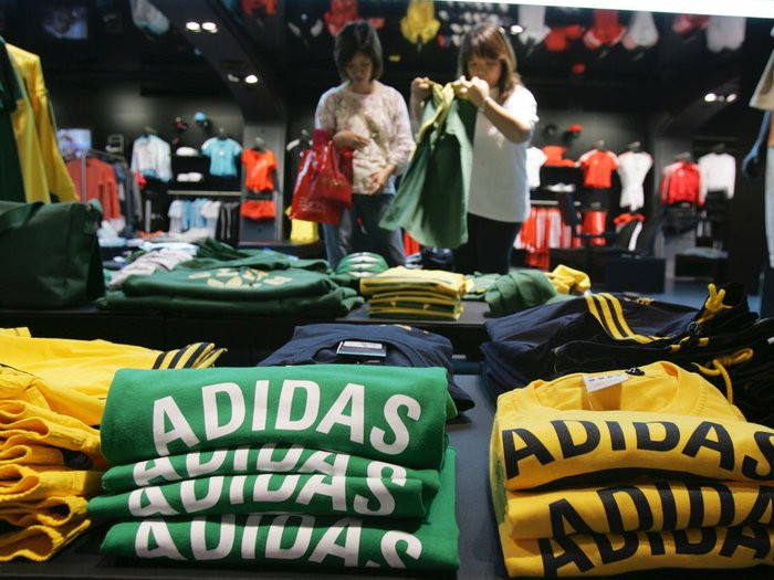 Nếu nhà bán lẻ hợp tác với Facebook, họ sẽ gửi cho Facebook email, số điện thoại, tên, mã bưu điện, thành phố, tiểu bang, quốc gia, sinh nhật, giới tính, tuổi. (Ảnh: Getty Images)