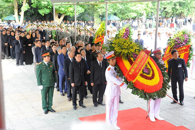 Đoàn Quốc hội do Chủ tịch Quốc hội Nguyễn Thị Kim Ngân làm Trưởng đoàn, vào viếng Chủ tịch nước Trần Đại Quang. ẢNH: NGỌC THẮNG.